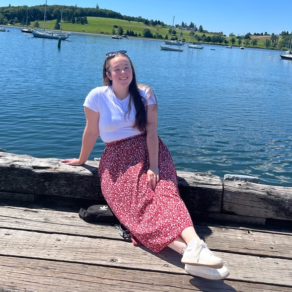 Meet your Posher, Desiree - Picture 1 of 3